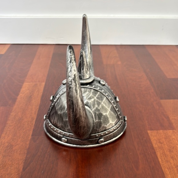 Silver Viking Helmet - Picture 4 of 7